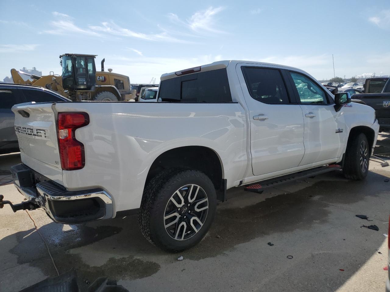 Image 3 of 2020 CHEVROLET SILVERADO K1500 LT 2020 with VIN 3GCUYDED5LG186776