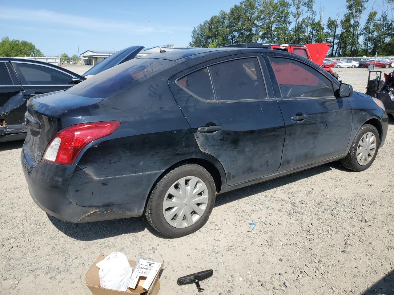 Obraz 3 z 2013 NISSAN VERSA S 2013 z VIN 3N1CN7AP5DL864072