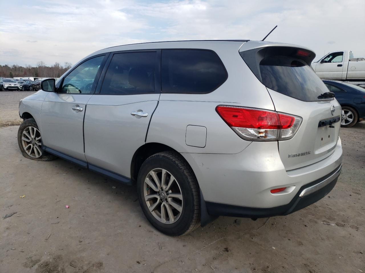Image 2 of 2014 NISSAN PATHFINDER S 2014 with VIN 5N1AR2MM2EC721277
