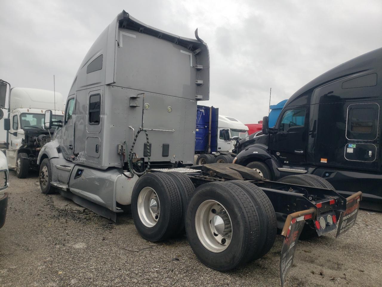 Obraz 3 z 2017 KENWORTH CONSTRUCTION T680 2017 z VIN 1XKYD49XXHJ132384