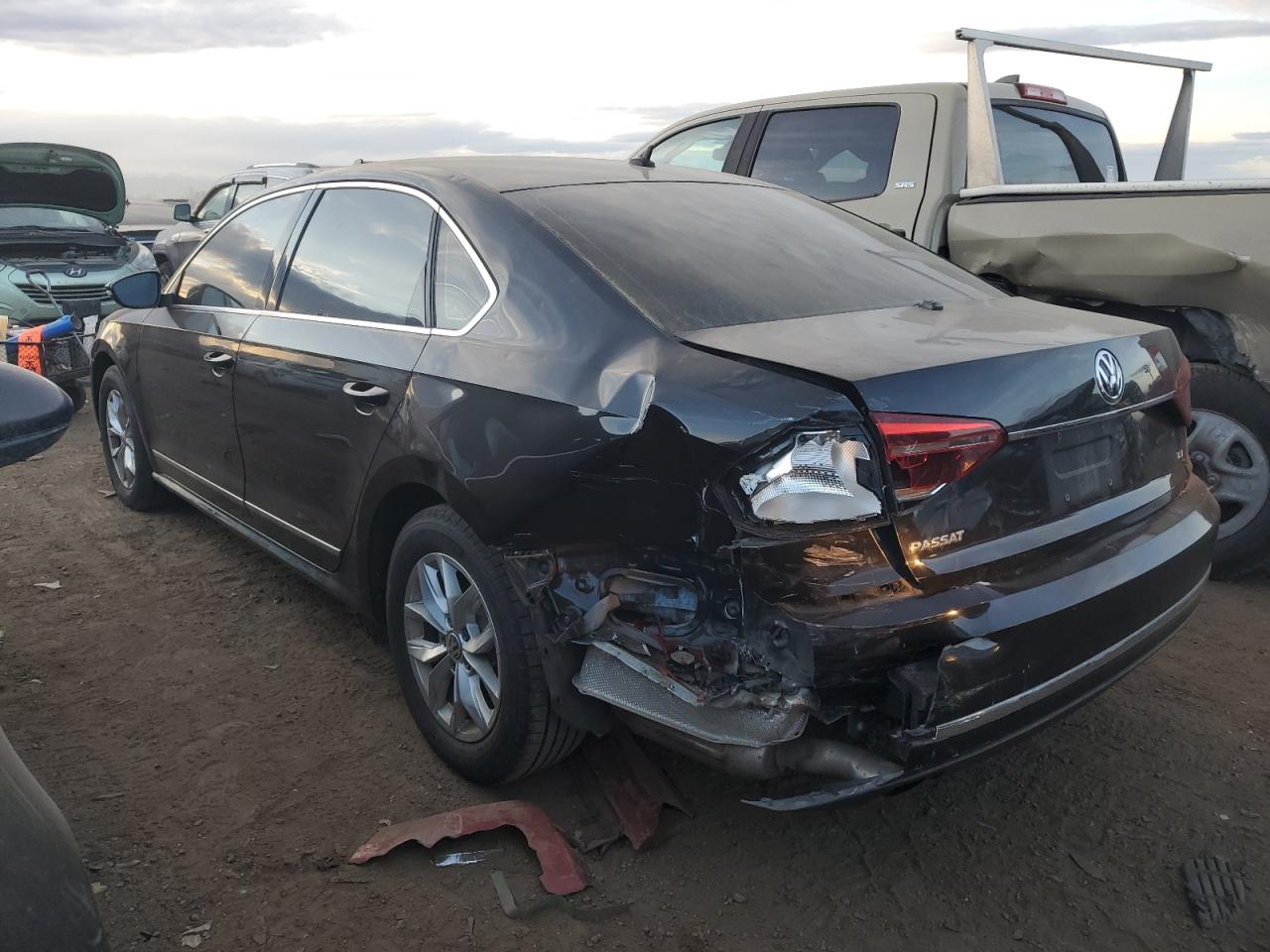 Изображение 2 2017 VOLKSWAGEN PASSAT S 2017 с VIN 1VWAT7A3XHC017151