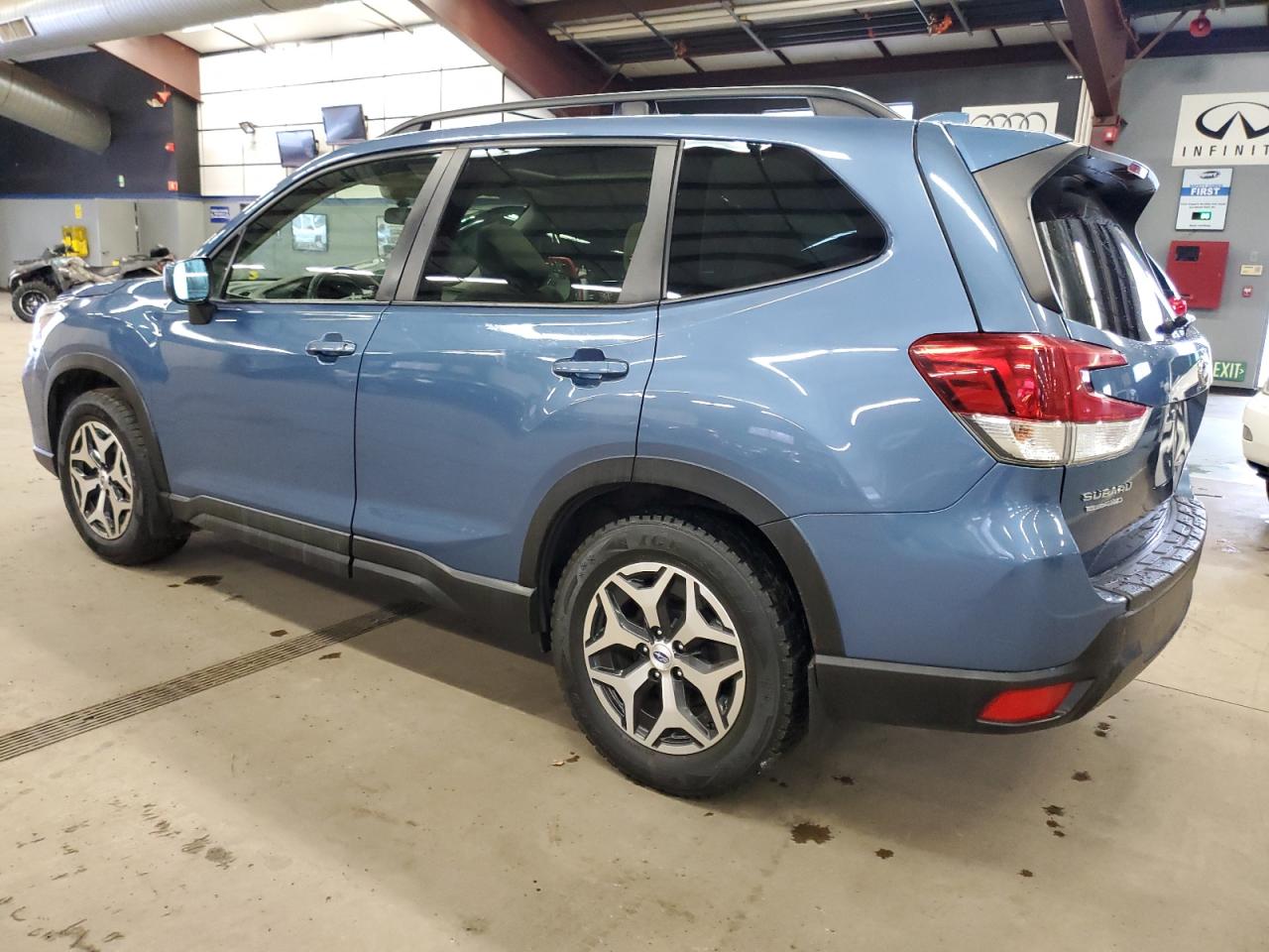 Image 2 of 2019 SUBARU FORESTER PREMIUM 2019 with VIN JF2SKAGC5KH552981