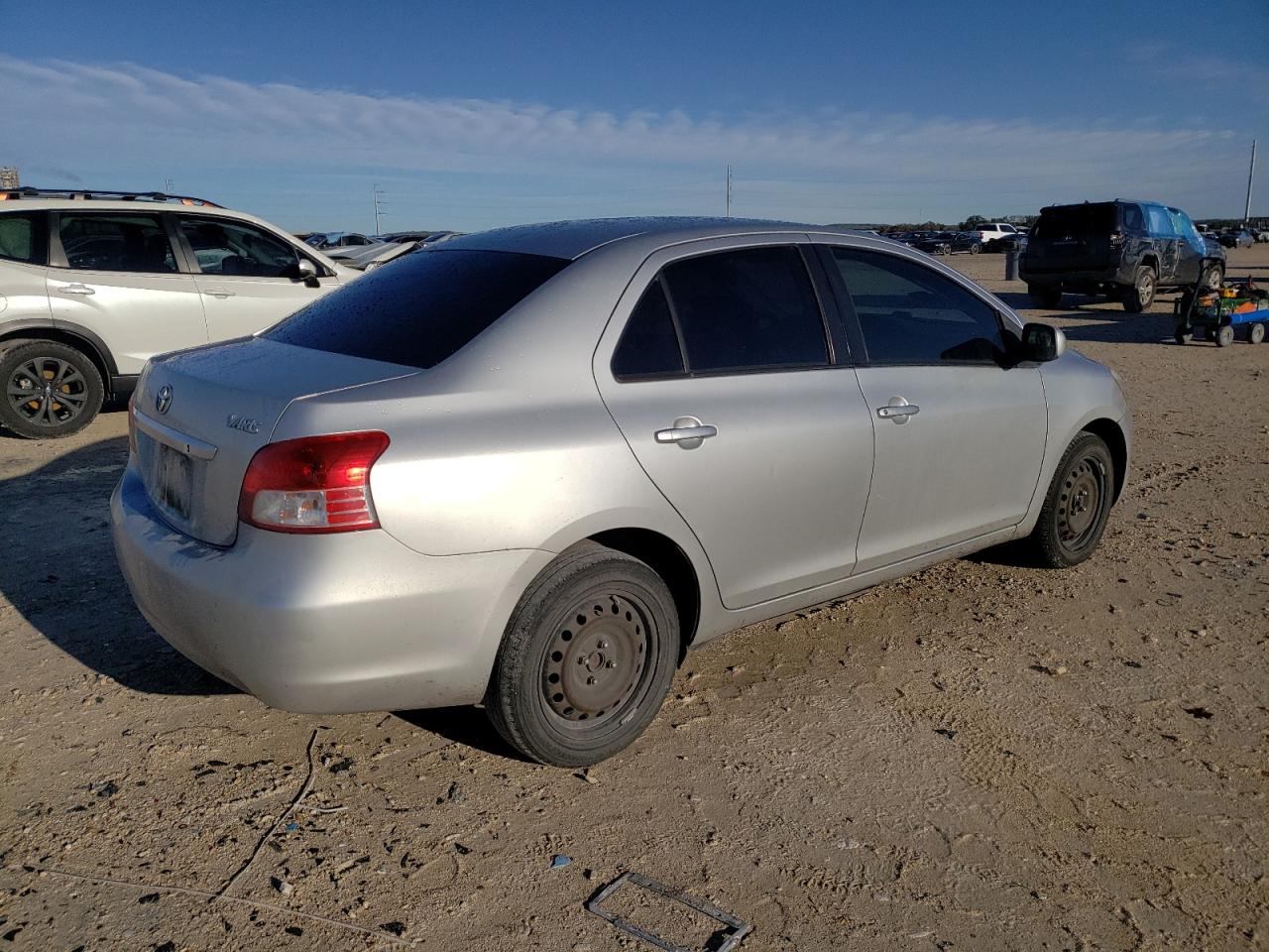 Изображение 3 2012 TOYOTA YARIS  2012 с VIN JTDBT4K33CL017652