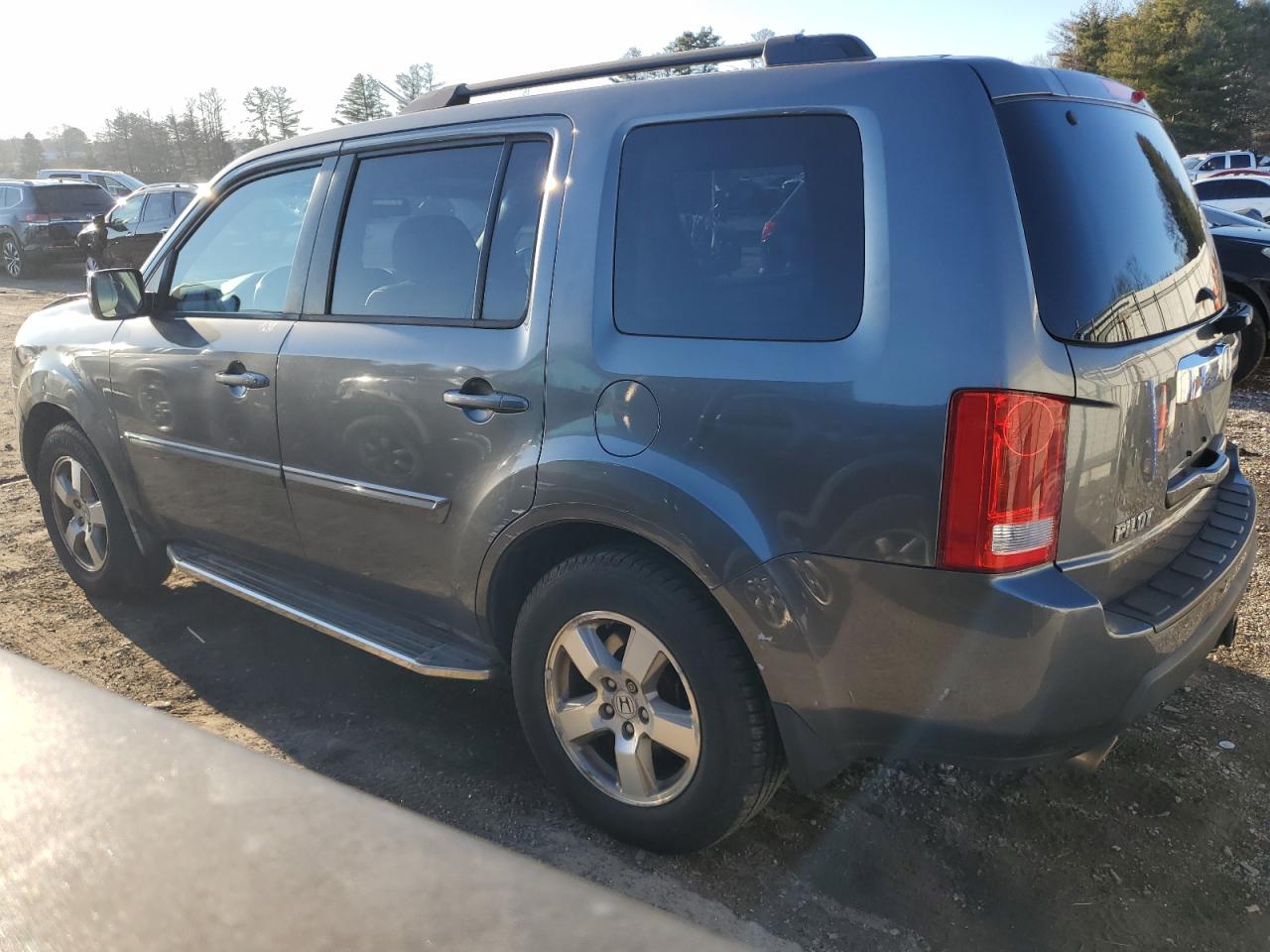 Image 2 of 2011 HONDA PILOT EXL 2011 with VIN 5FNYF4H67BB001832