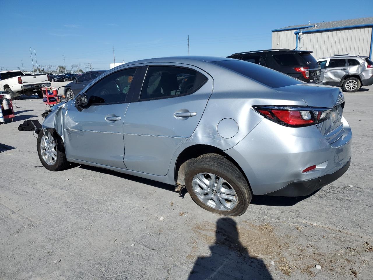 Obraz 2 z 2018 TOYOTA YARIS IA  2018 z VIN 3MYDLBYV8JY307798