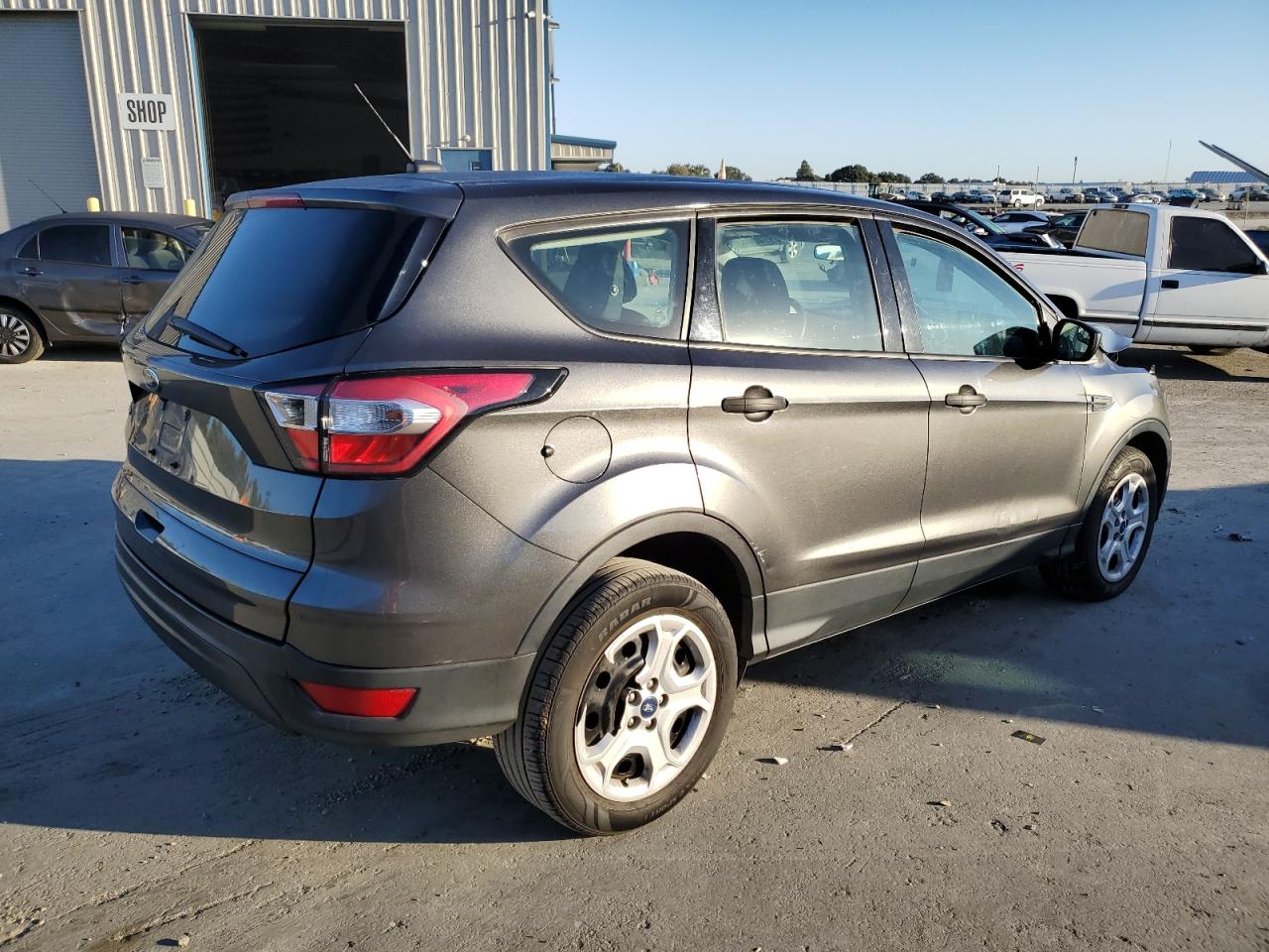 Obraz 3 z 2017 FORD ESCAPE S 2017 z VIN 1FMCU0F79HUD40544