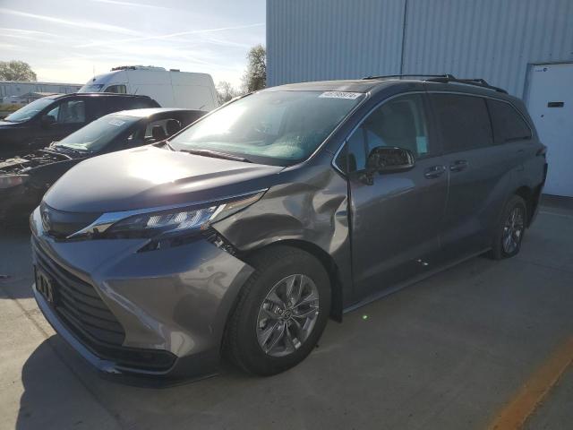 Obraz 1 z 2023 TOYOTA SIENNA LE 2023 z VIN 5TDBRKEC8PS142066
