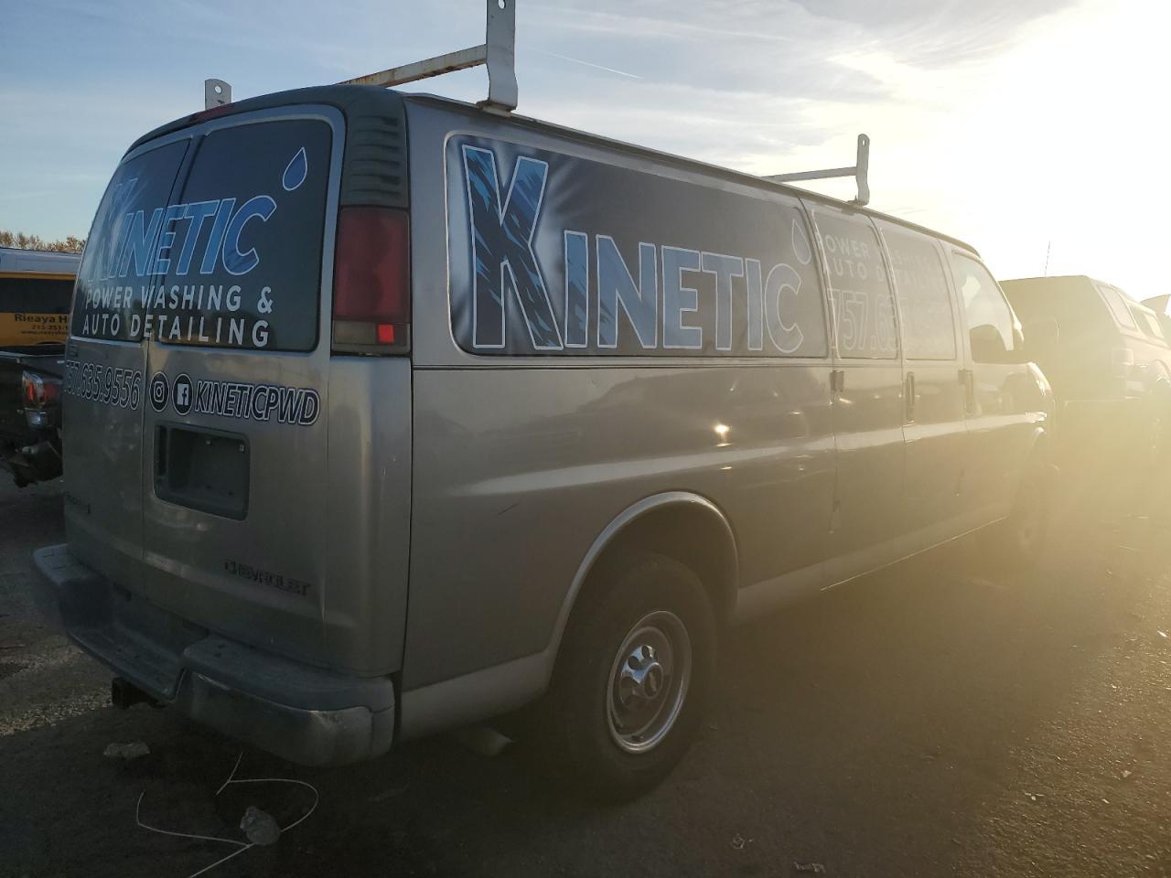 Image 3 of 2001 CHEVROLET EXPRESS G2 2001 with VIN 1GCGG29F711178321
