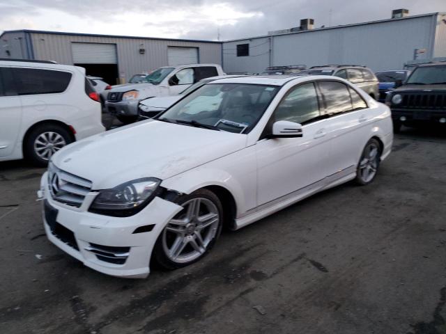 Obraz 1 z 2013 MERCEDES-BENZ C 250 2013 z VIN WDDGF4HB4DR276067