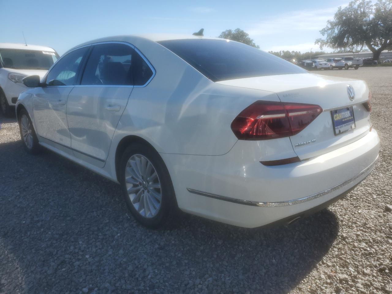 Изображение 2 2017 VOLKSWAGEN PASSAT SE 2017 с VIN 1VWBT7A31HC026065