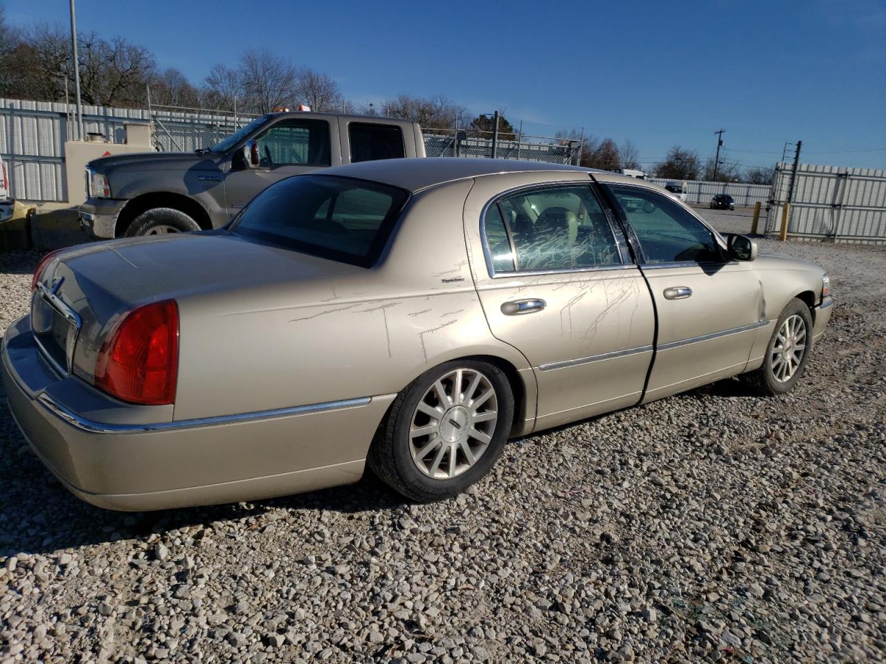 Obraz 3 z 2007 LINCOLN TOWN CAR SIGNATURE 2007 z VIN 1LNHM81V97Y625567