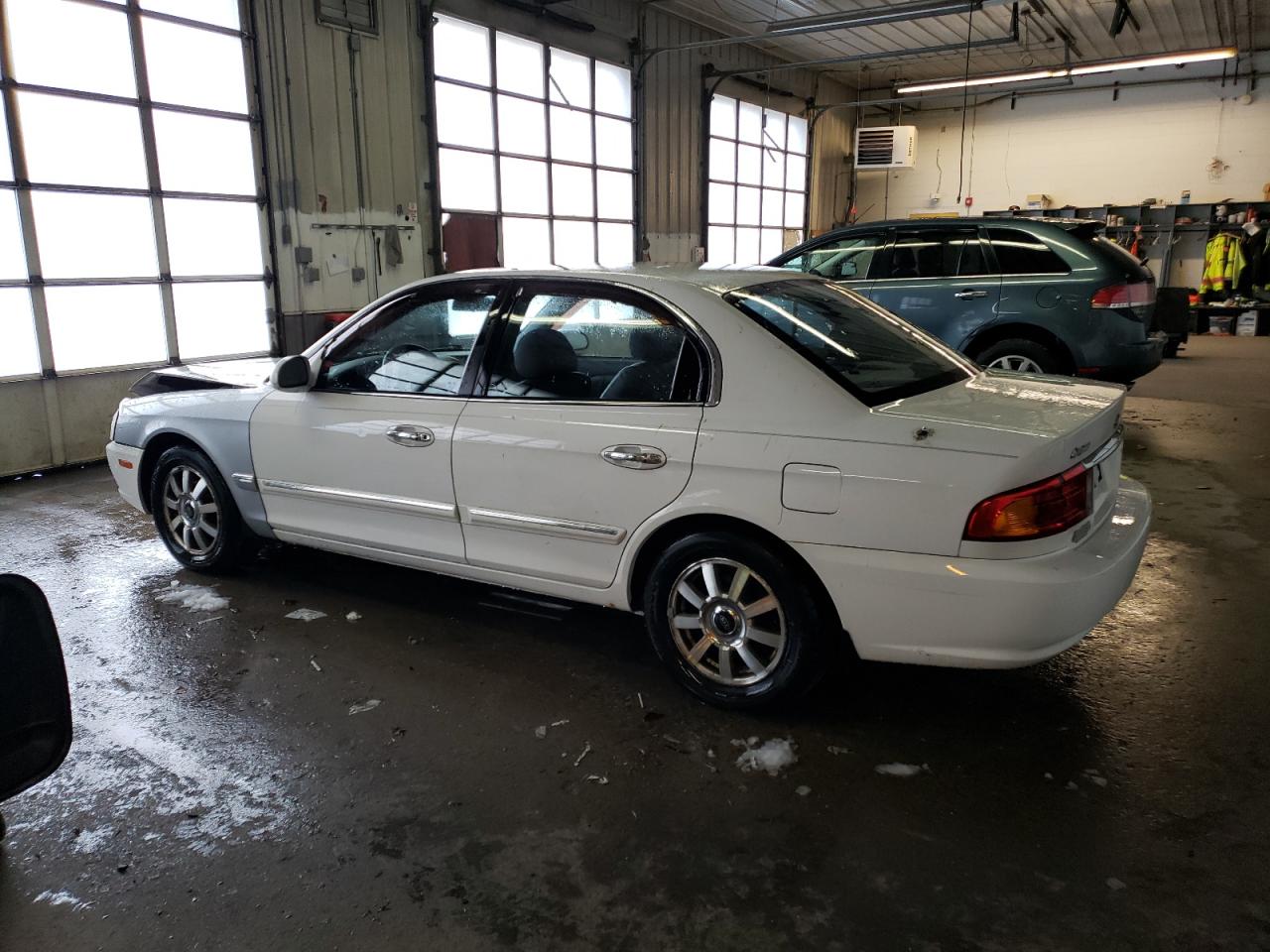 Image 2 of 2002 KIA OPTIMA MAGENTIS 2002 with VIN KNAGD128725105181