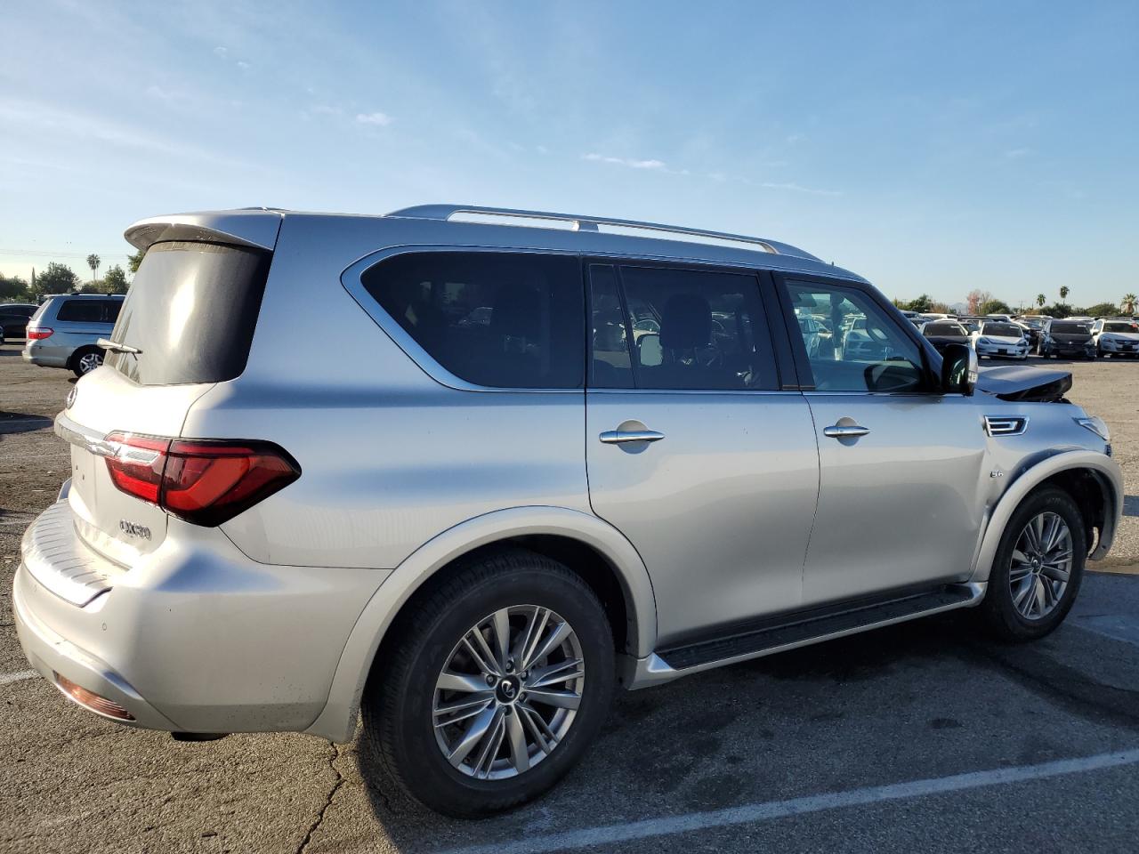 Obraz 3 z 2019 INFINITI QX80 LUXE 2019 z VIN JN8AZ2NE5K9234101