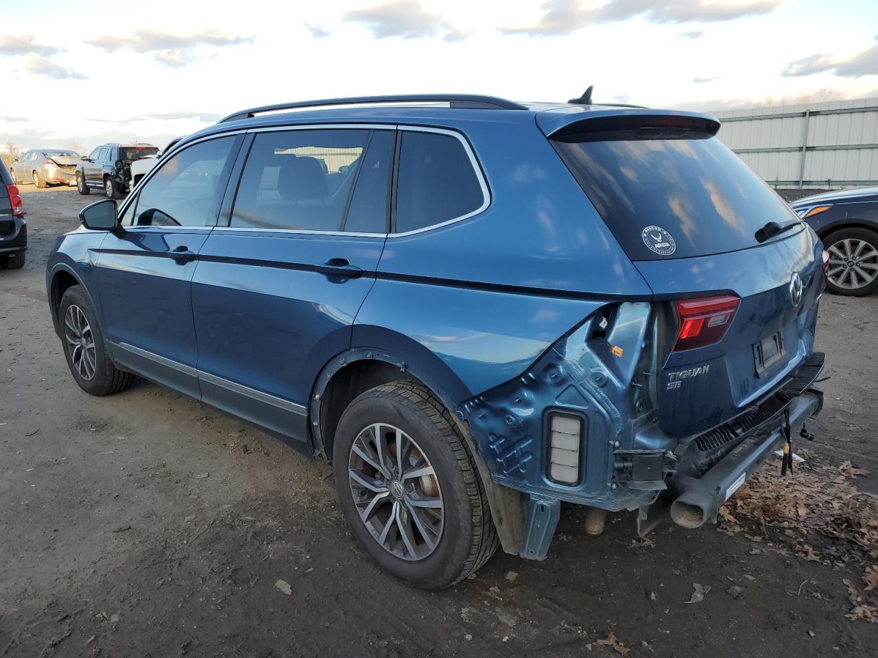 Image 2 of 2020 VOLKSWAGEN TIGUAN SE 2020 with VIN 3VV2B7AX0LM095864