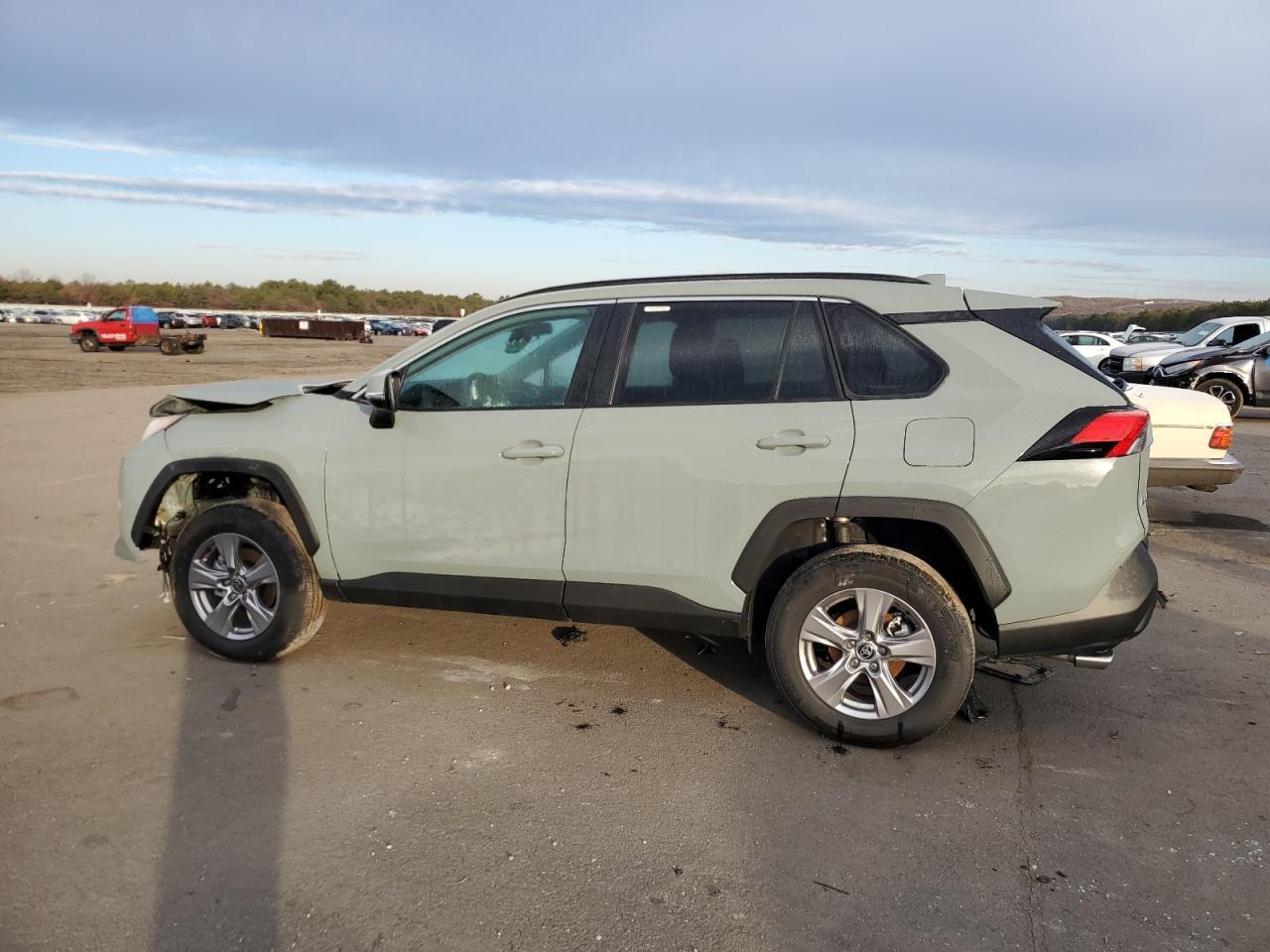 Изображение 2 2023 TOYOTA RAV4 XLE 2023 с VIN 2T3W1RFV5PW270961