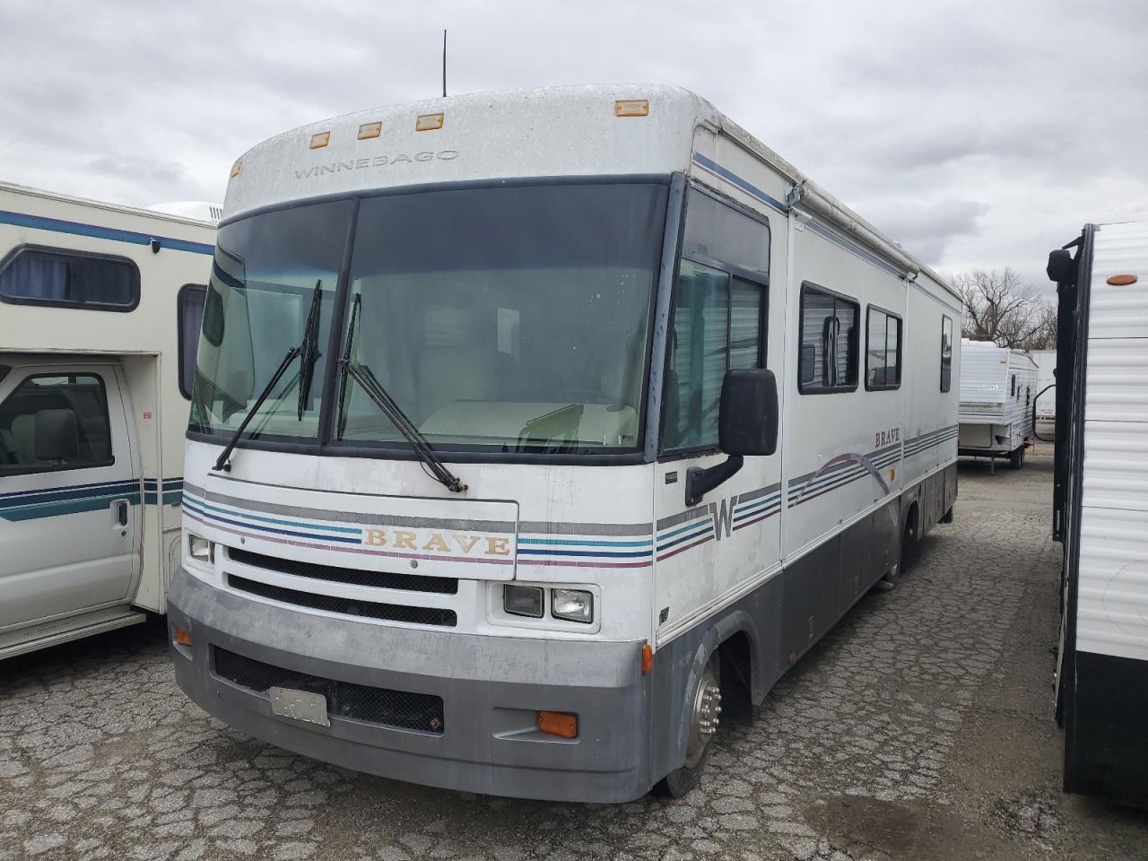 Image 2 of 2000 WORKHORSE CUSTOM CHASSIS MOTORHOME CHASSIS P3500 2000 with VIN 5B4LP37J8Y3319963