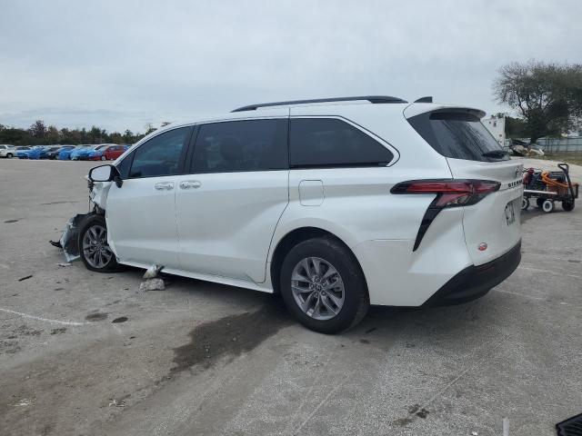 Изображение 2 2022 TOYOTA SIENNA XLE 2022 с VIN 5TDJRKEC5NS089528