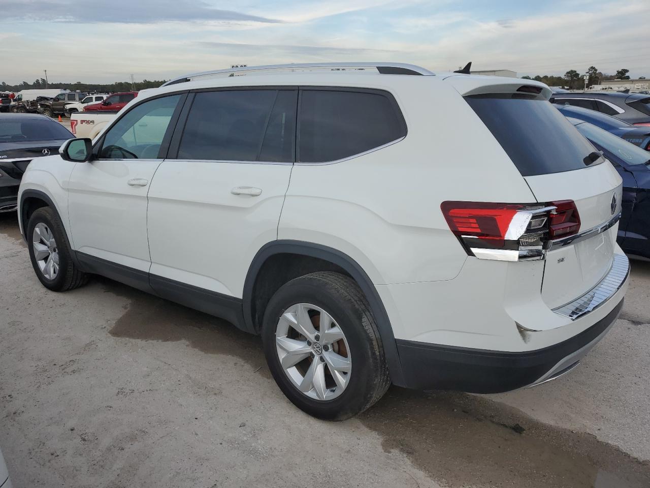 Изображение 2 Volkswagen Atlas Se 2019 с VIN 1V2WP2CA1KC614738