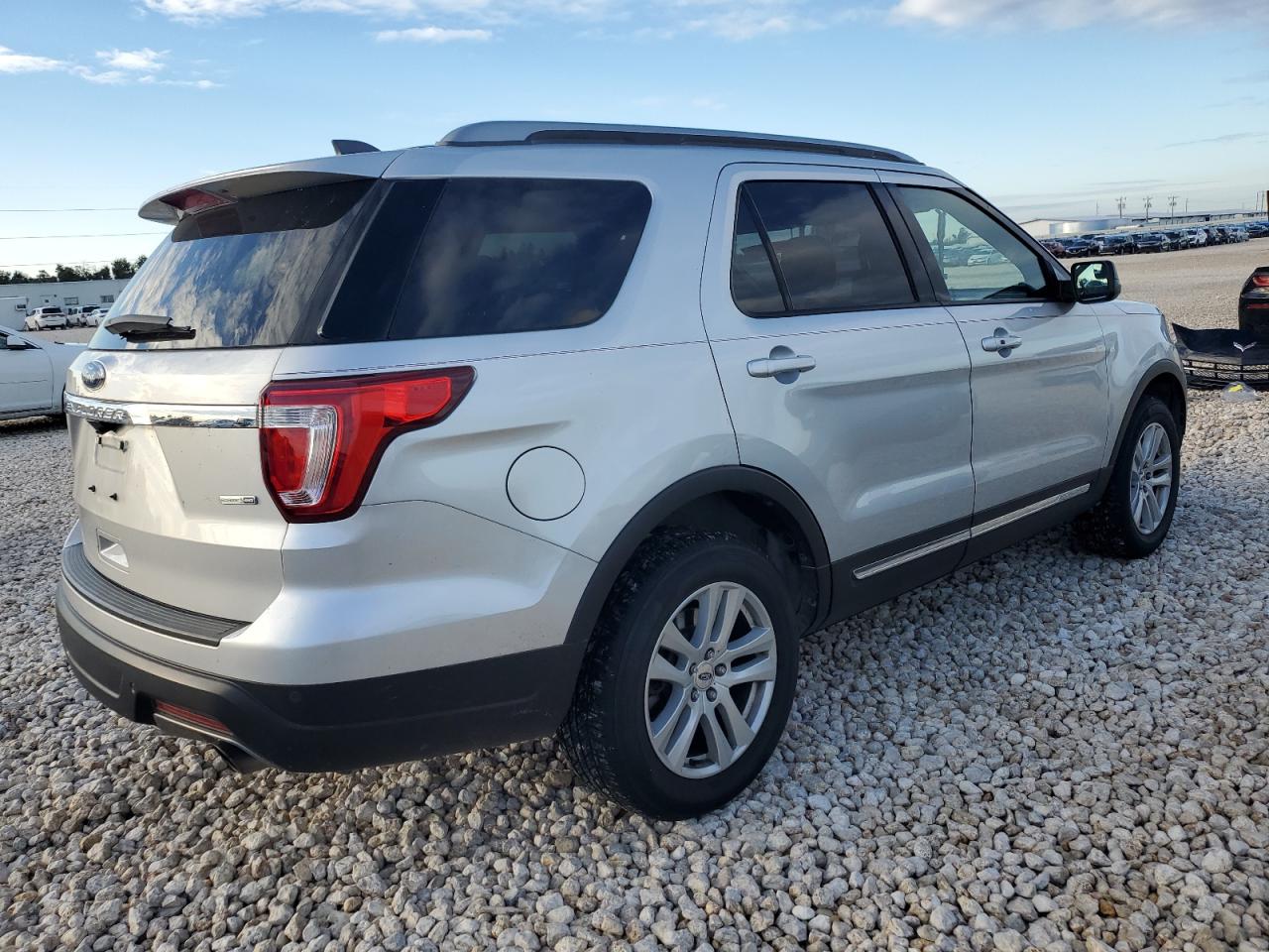 Obraz 3 z 2018 FORD EXPLORER XLT 2018 z VIN 1FM5K8DH5JGB38197
