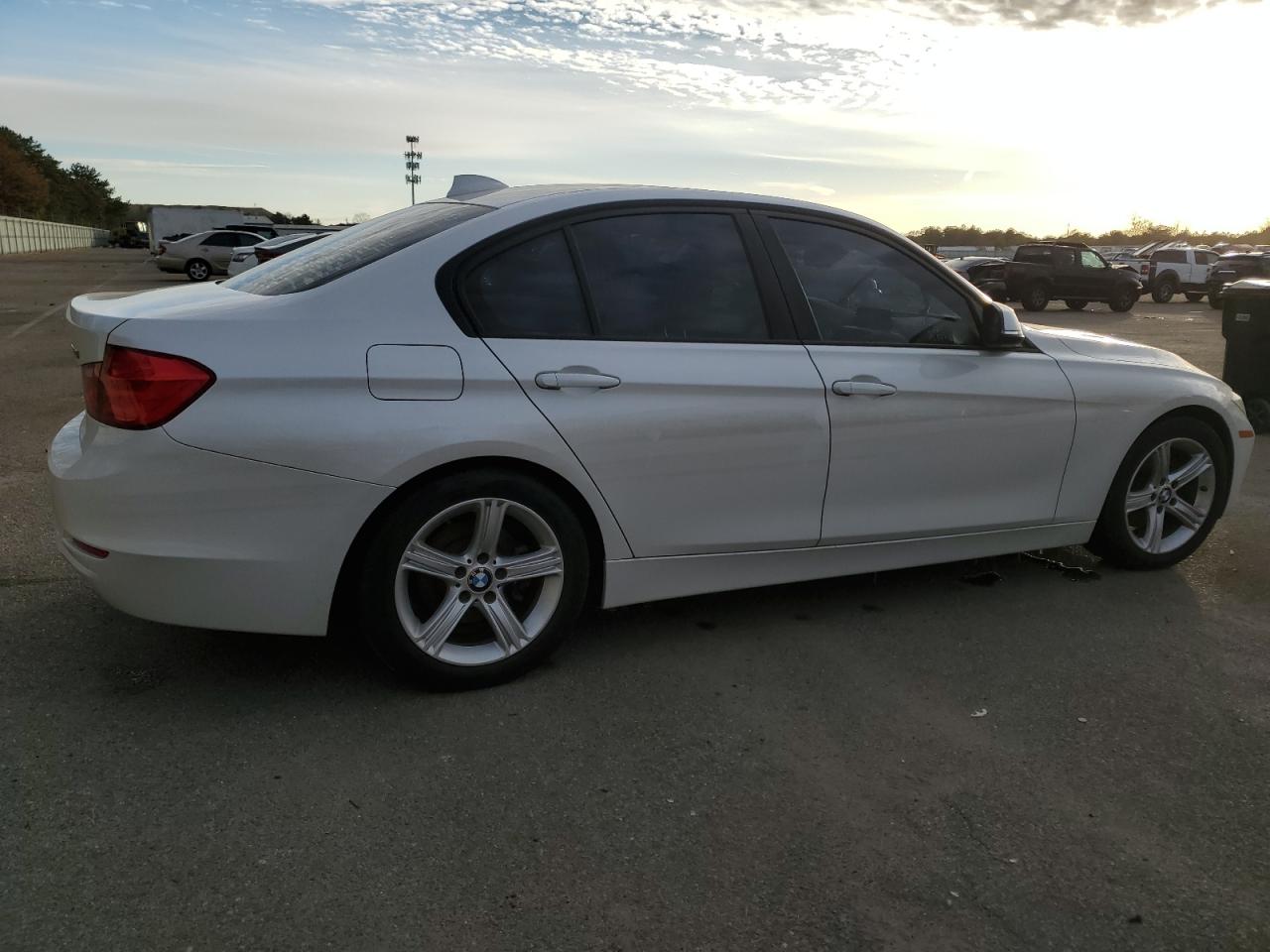 Image 3 of 2014 BMW 320 I XDRIVE 2014 with VIN WBA3C3C59EPV90935