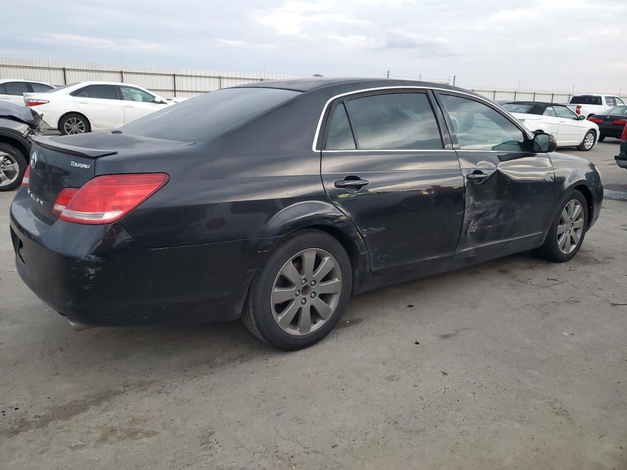 Image 3 of 2005 TOYOTA AVALON XL 2005 with VIN 4T1BK36B35U033602