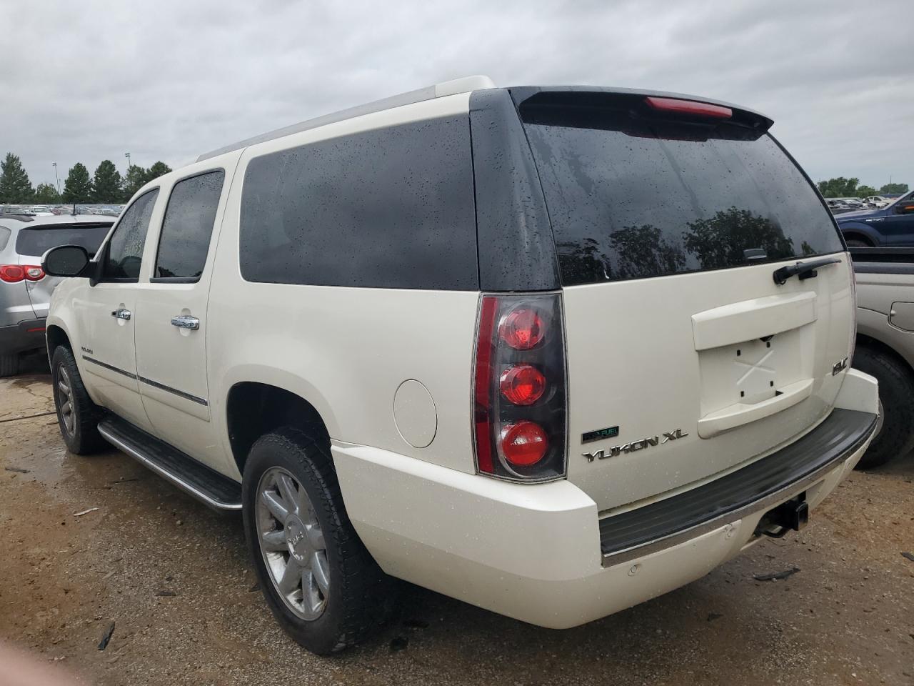 Изображение 2 2011 GMC YUKON XL DENALI 2011 с VIN 1GKS2MEF6BR205994