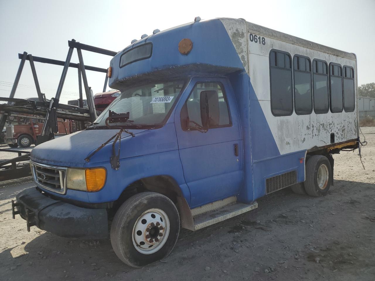 Image 1 of 2006 FORD ECONOLINE E350 SUPER DUTY CUTAWAY VAN 2006 with VIN 1FDWE35P56HA76810