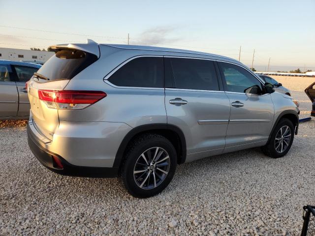 Изображение 3 2018 TOYOTA HIGHLANDER SE 2018 с VIN 5TDKZRFH2JS548922