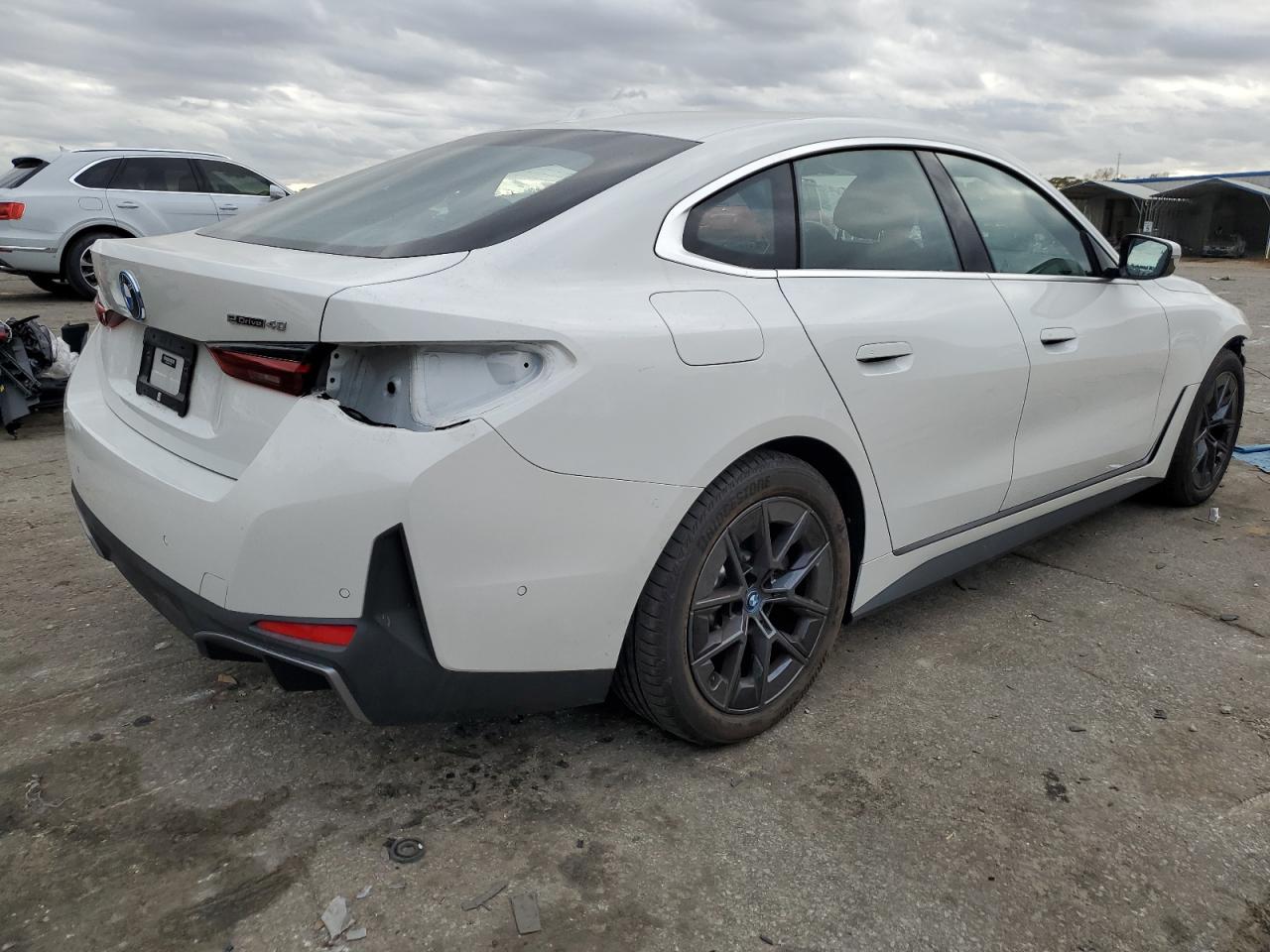 Obraz 3 z 2023 BMW I4 EDRIVE40  2023 z VIN WBY73AW01PFP77926