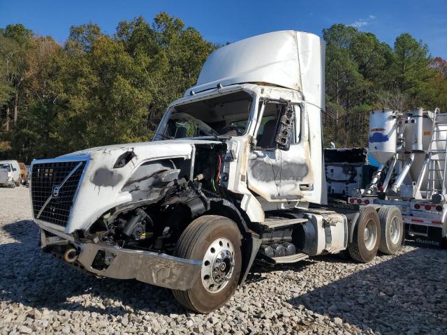 Image 2 of 2013 VOLVO VN VNL 2013 with VIN 4V4NC9EH0DN129529