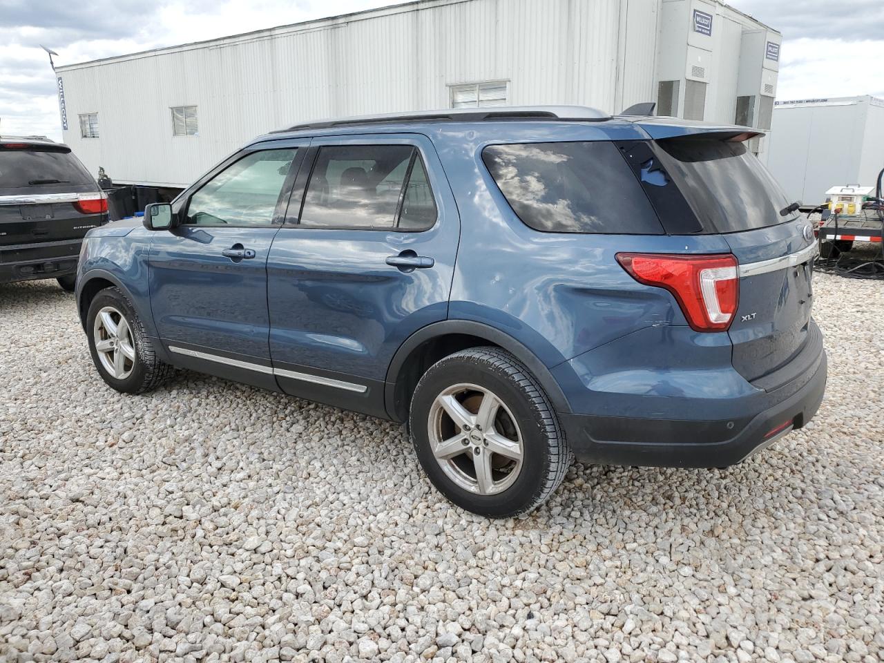 Image 2 of 2019 FORD EXPLORER XLT 2019 with VIN 1FM5K7D88KGA46237