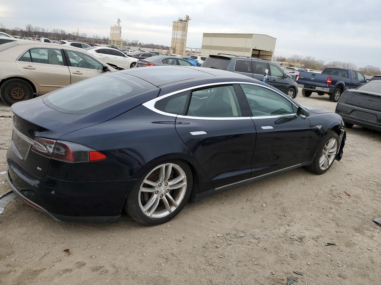 Obraz 3 z Tesla Model S 2013 z VIN 5YJSA1DN6DFP04194