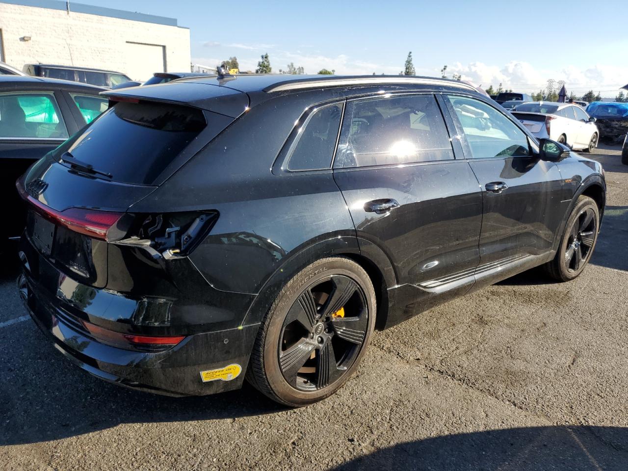 Изображение 3 2022 AUDI E-TRON PREMIUM PLUS 2022 с VIN WA1LAAGE6NB009079
