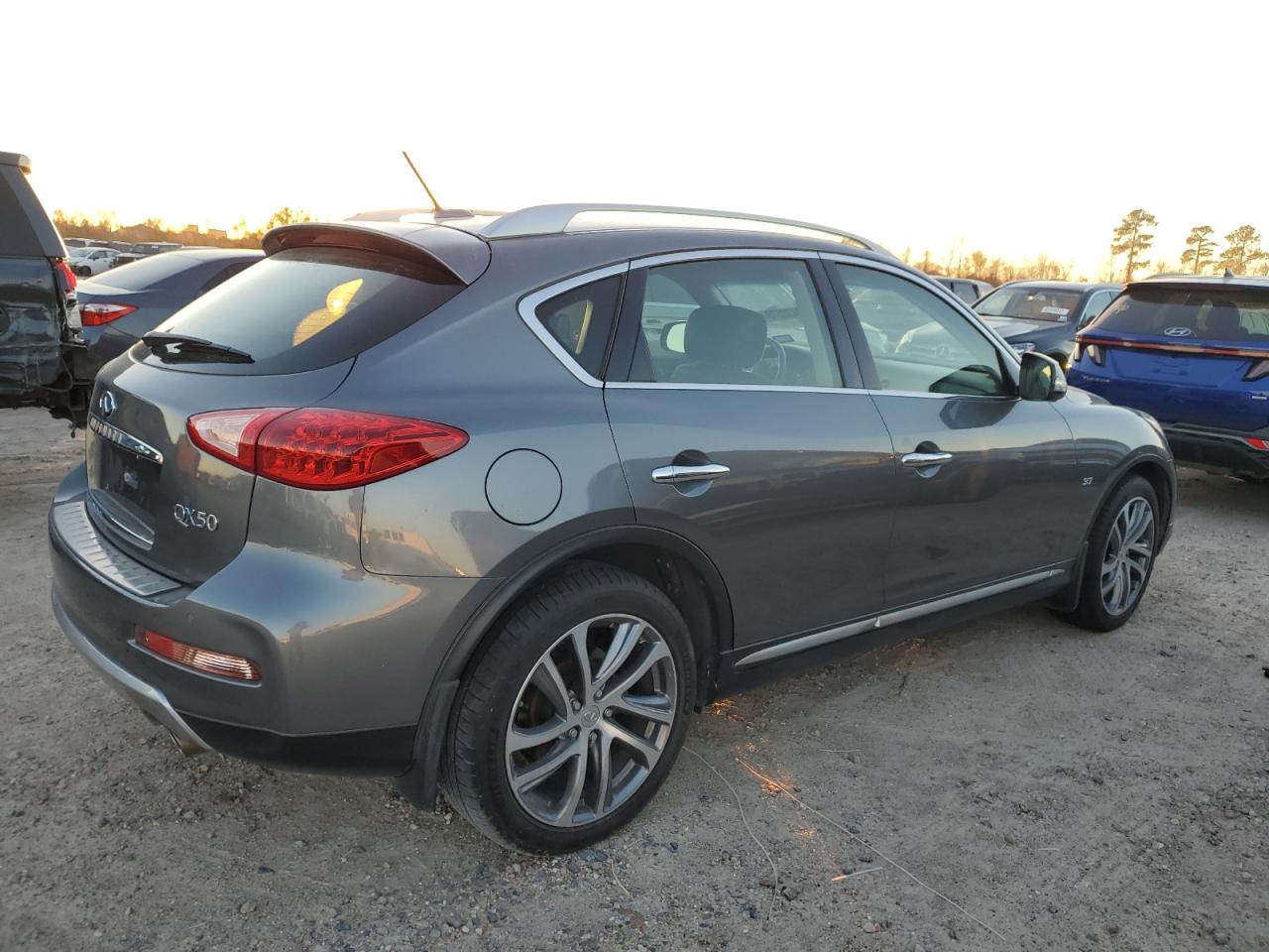 Obraz 3 z 2016 INFINITI QX50  2016 z VIN JN1BJ0RP0GM232707