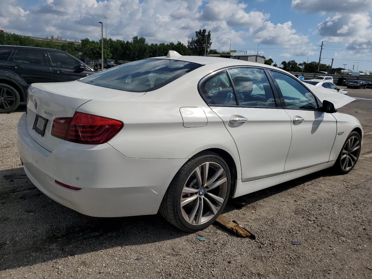 Obraz 3 z 2016 BMW 528 I 2016 z VIN WBA5A5C5XGG354999