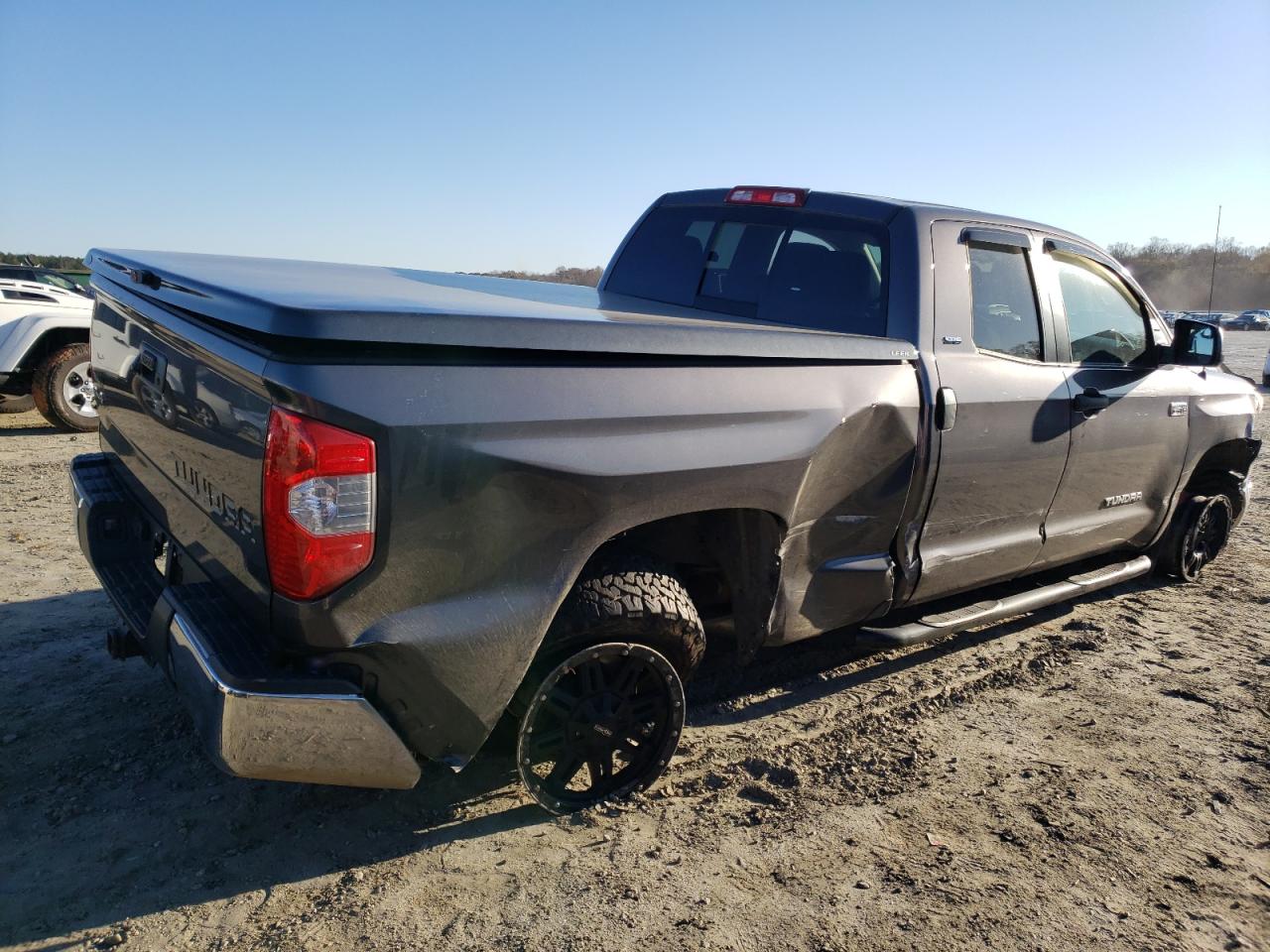 Image 3 of 2015 TOYOTA TUNDRA DOUBLE CAB SR/SR5 2015 with VIN 5TFUW5F12FX487702