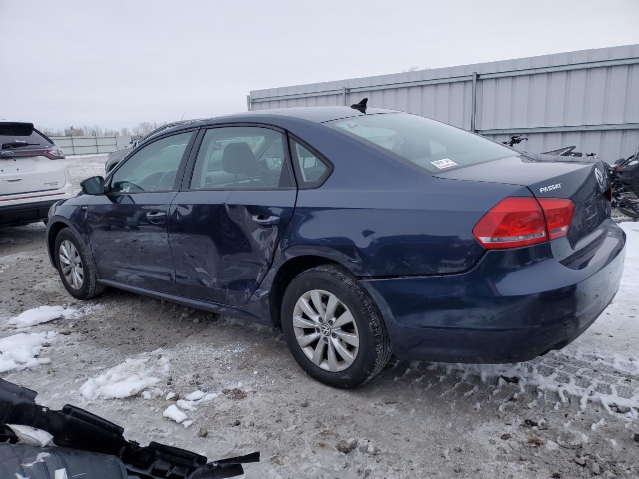 Obraz 2 z 2015 VOLKSWAGEN PASSAT S 2015 z VIN 1VWAT7A39FC021740