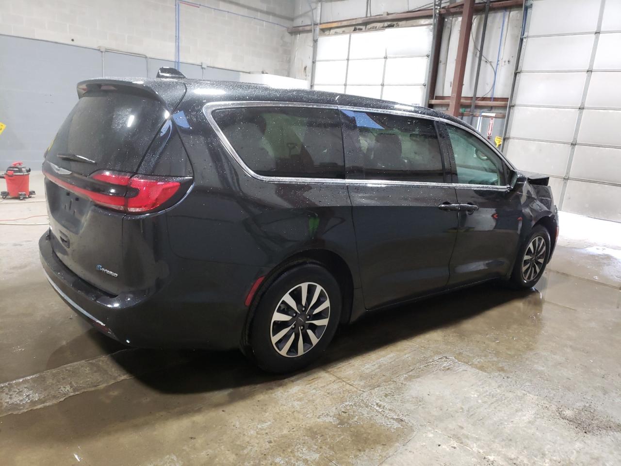 Image 3 of 2022 CHRYSLER PACIFICA HYBRID TOURING L 2022 with VIN 2C4RC1L71NR173472
