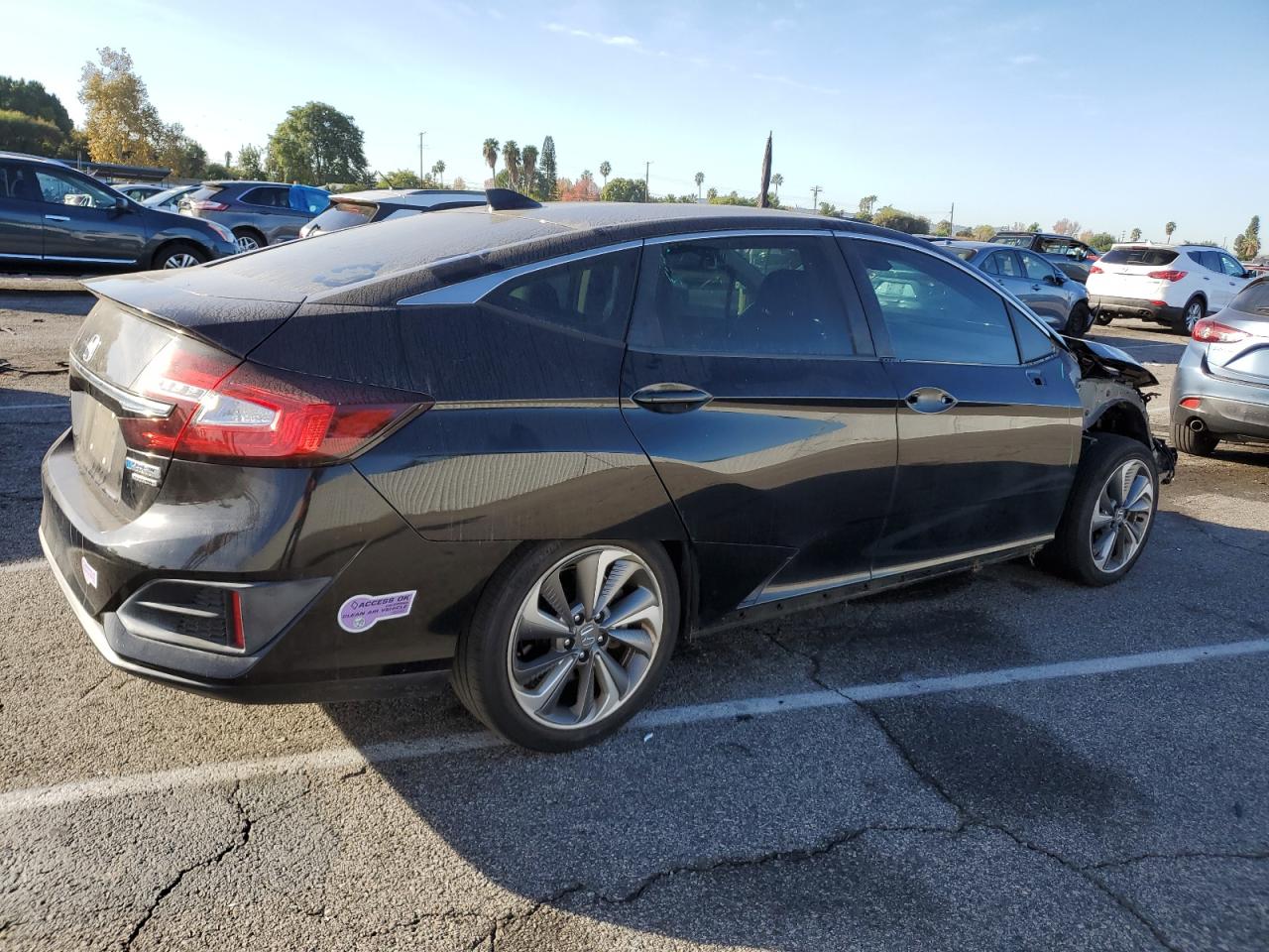 Image 3 of 2018 HONDA CLARITY TOURING 2018 with VIN JHMZC5F3XJC004410