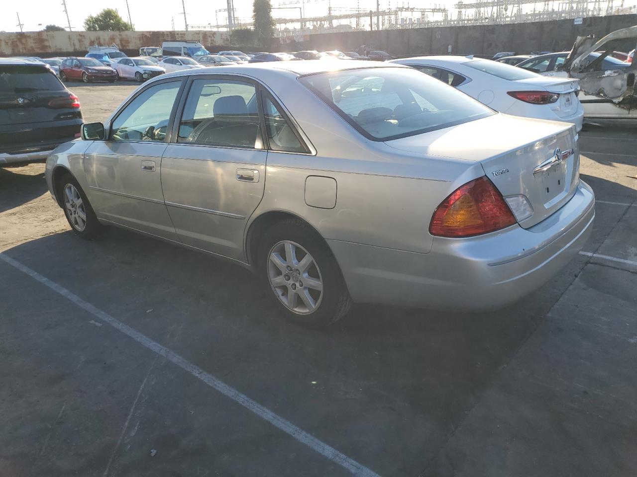 Изображение 2 2000 TOYOTA AVALON XL 2000 с VIN 4T1BF28B1YU067103