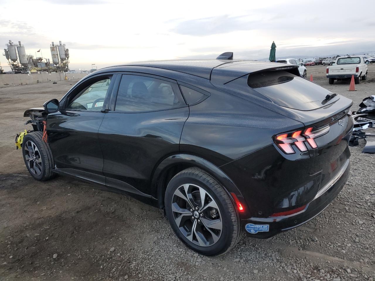 Изображение 2 2021 FORD MUSTANG MACH-E PREMIUM 2021 с VIN 3FMTK3SU3MMA10853