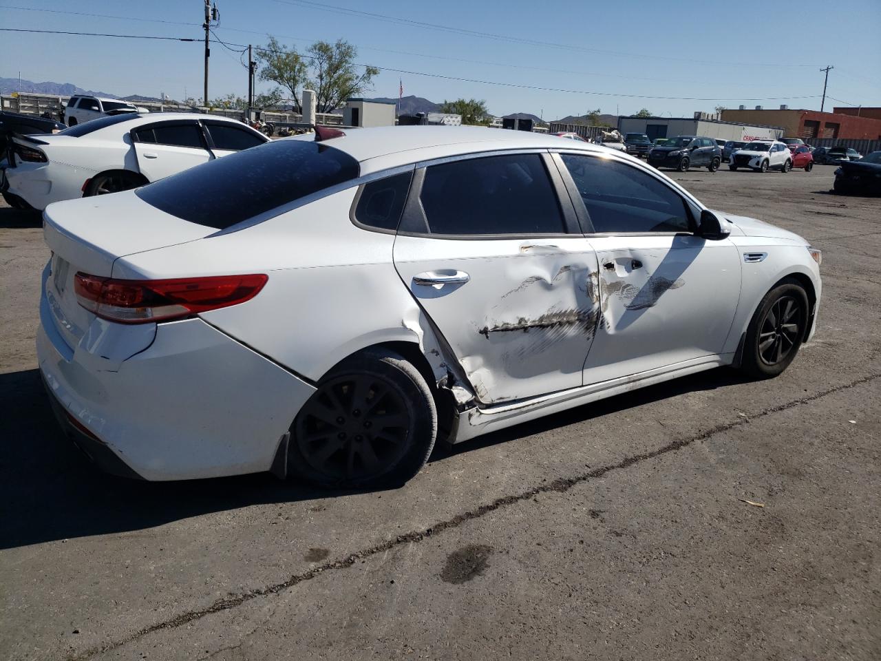 Obraz 3 z 2016 KIA OPTIMA LX 2016 z VIN 5XXGT4L31GG040227