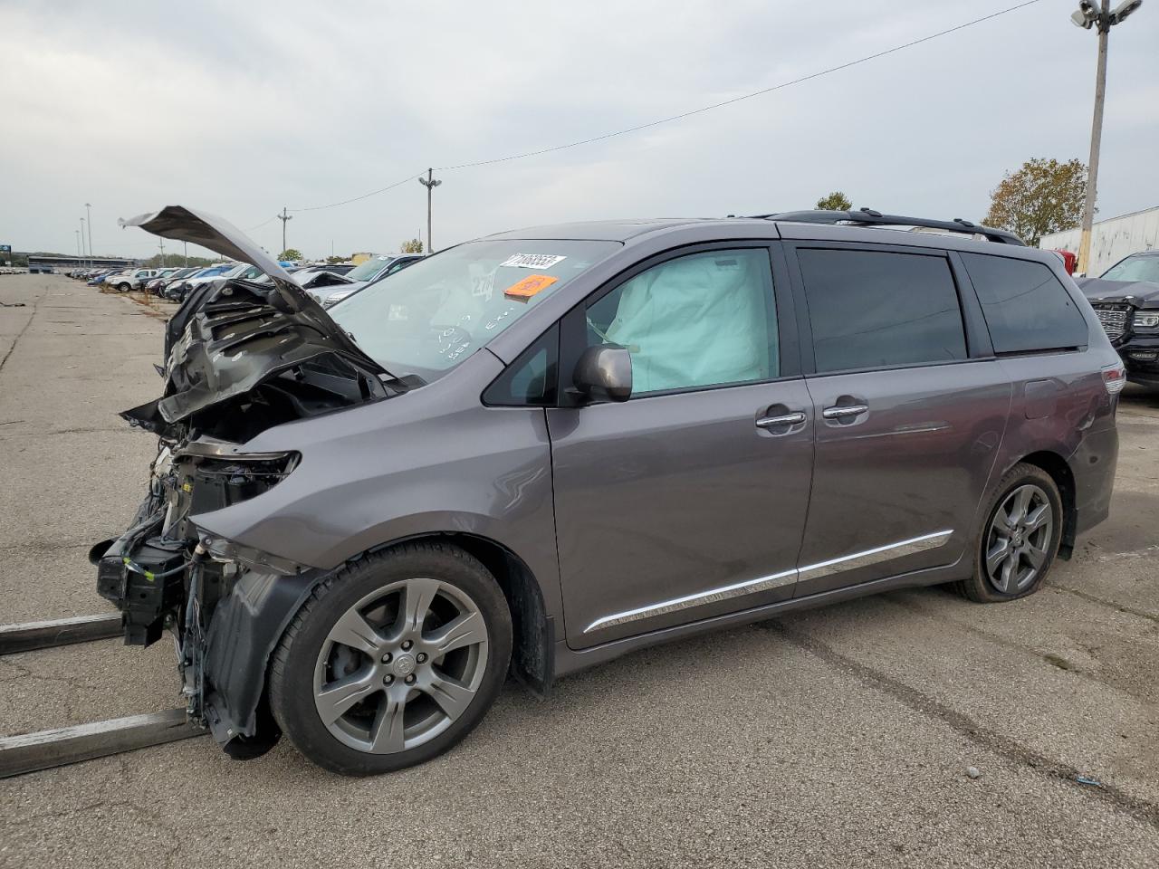 Image 1 of 2017 TOYOTA SIENNA SE 2017 with VIN 5TDXZ3DC4HS891266