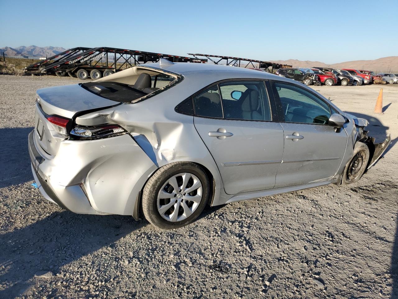 Image 3 of 2020 TOYOTA COROLLA LE 2020 with VIN 5YFEPRAE3LP146404