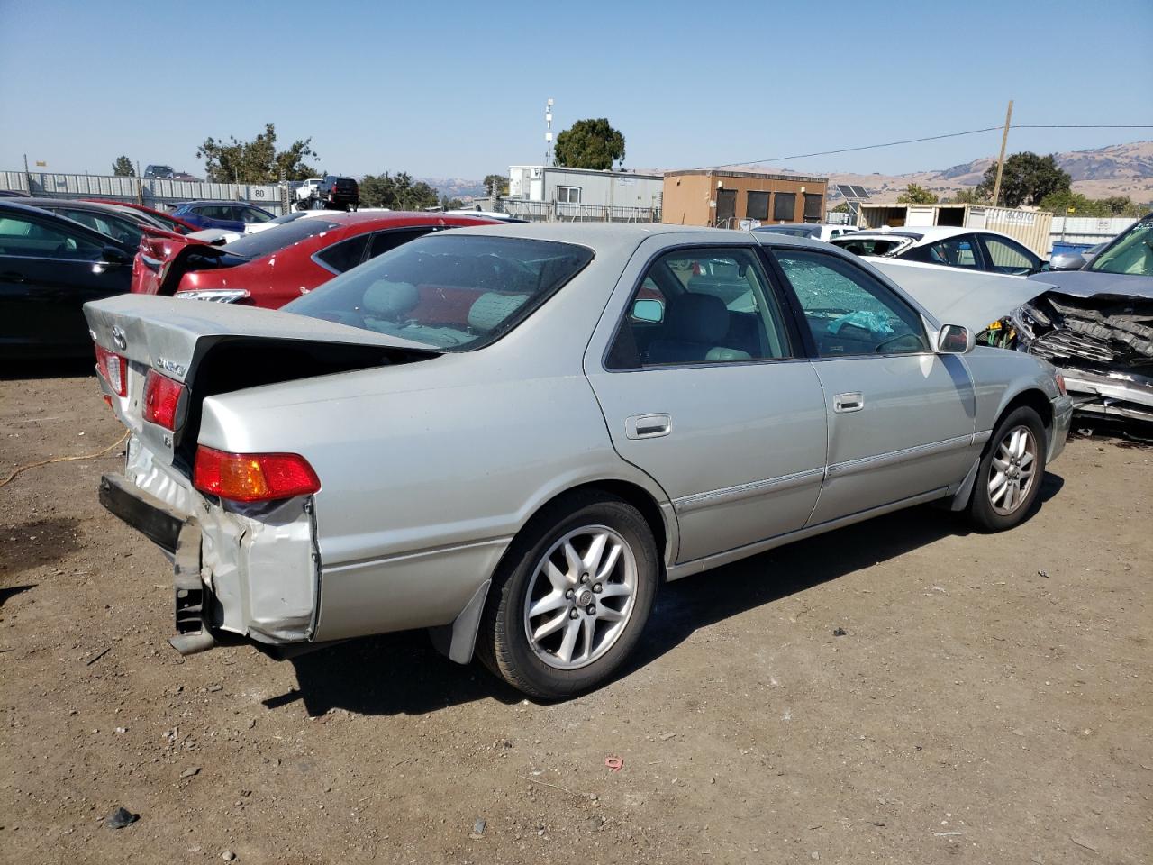 Obraz 3 z 2001 TOYOTA CAMRY LE 2001 z VIN 4T1BF28K91U116084