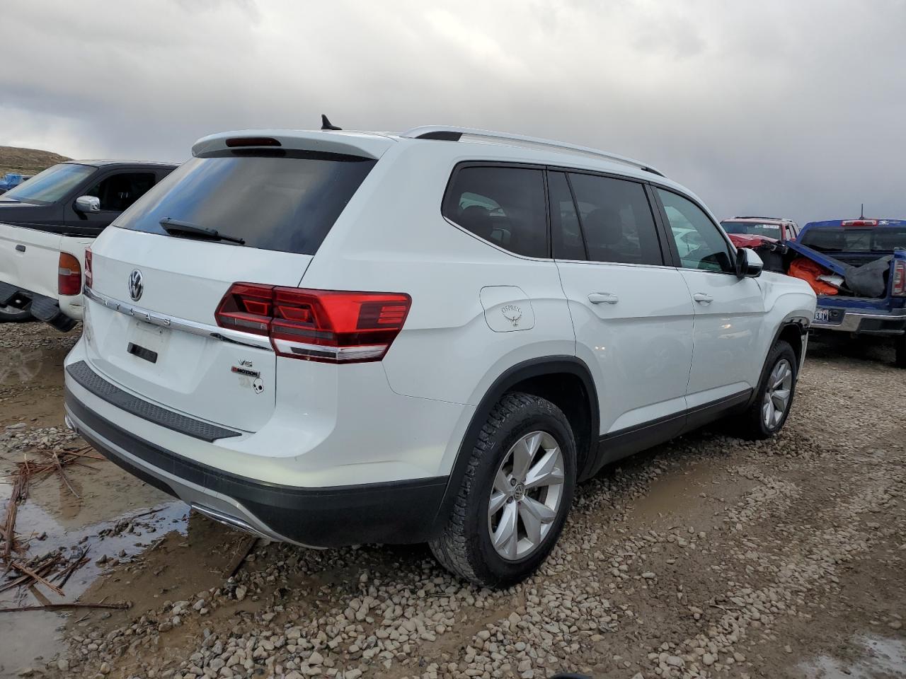Image 3 of 2019 VOLKSWAGEN ATLAS SE 2019 with VIN 1V2UR2CA7KC570553