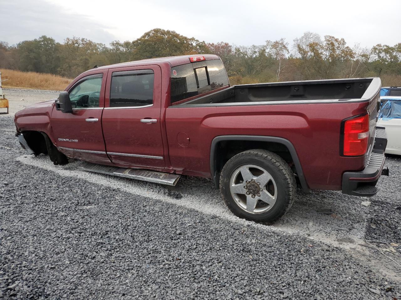 Image 2 of 2015 GMC SIERRA K2500 DENALI 2015 with VIN 1GT120E85FF109587