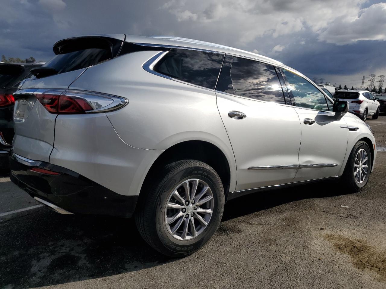 Изображение 3 2022 BUICK ENCLAVE PREMIUM 2022 с VIN 5GAEVBKW0NJ130707