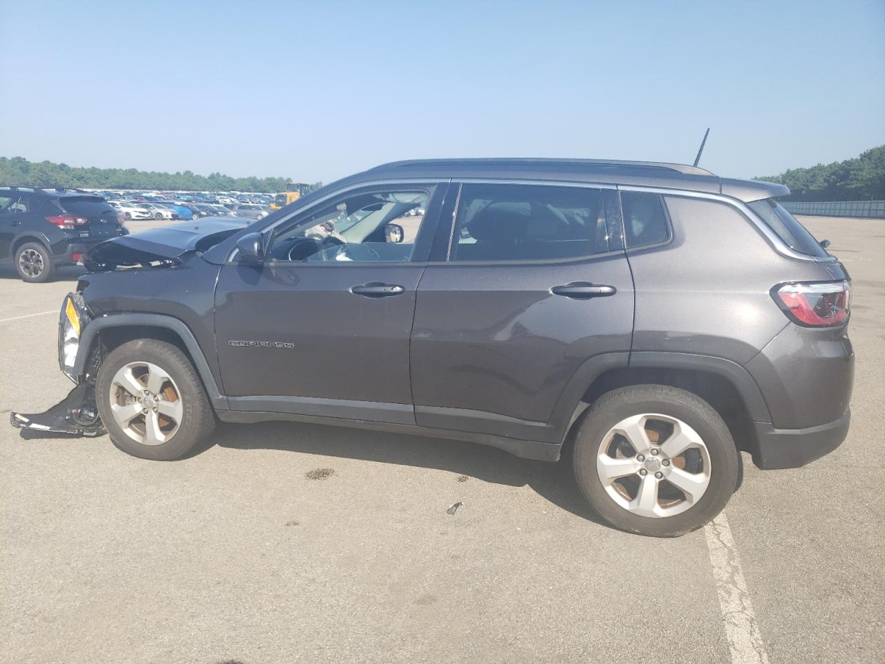 Image 2 of 2018 JEEP COMPASS LATITUDE 2018 with VIN 3C4NJDBBXJT484806
