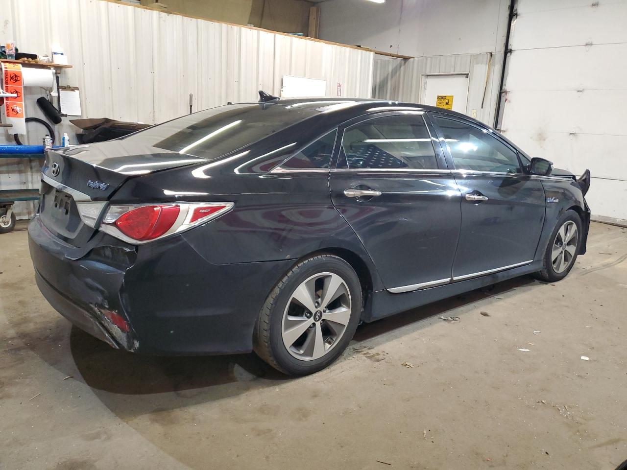 Image 3 of 2011 HYUNDAI SONATA HYBRID 2011 with VIN KMHEC4A41BA013032